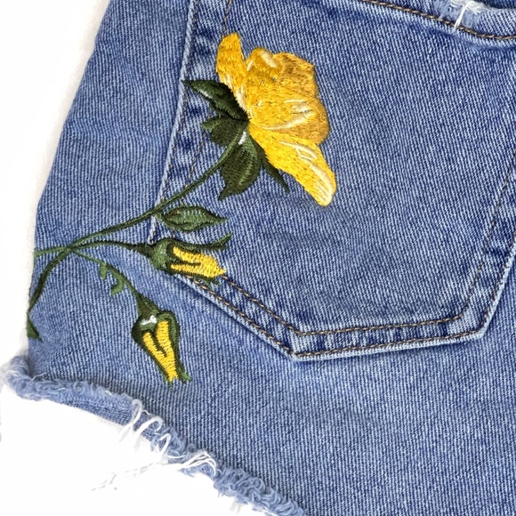 PacSun Women Jeans Shorts with Embroidery 27 - Picture 3 of 7